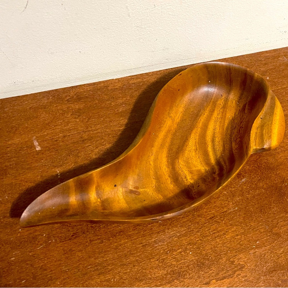 Hawaiian monkey pod wooden bowl 
Hand crafted